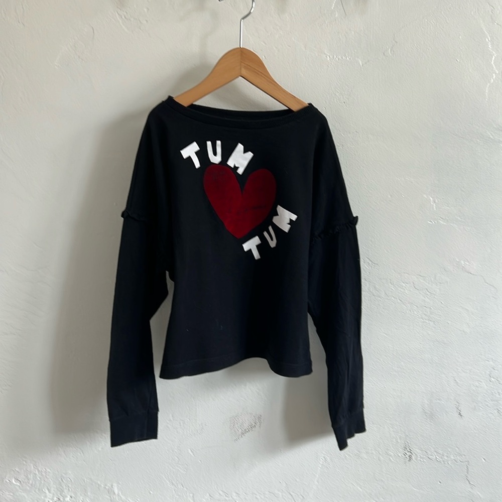 Fábula black with heartbeat shirt size 10.